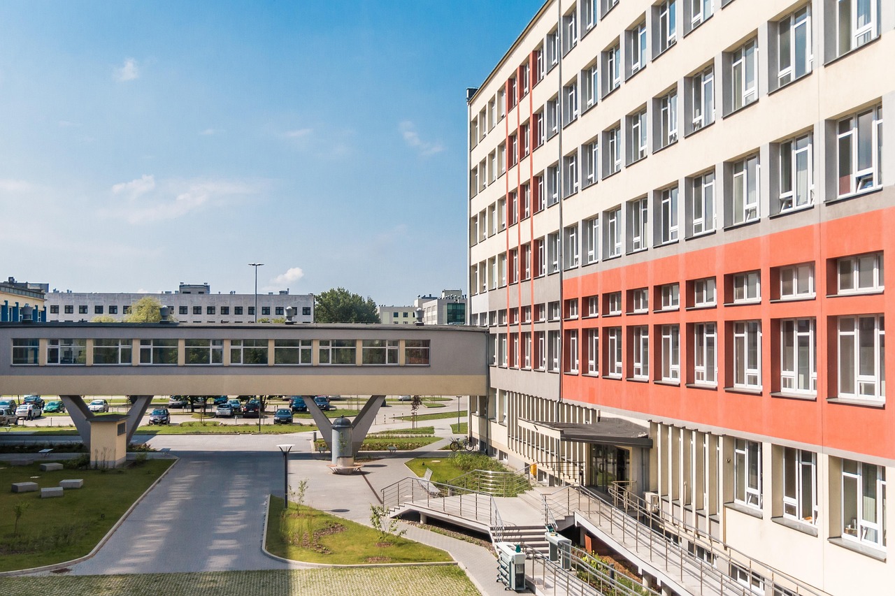 微信时代的大学校园，微信并非无人问津